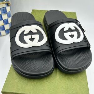 Men’s Gucci interlocking G rubber pool slide size 8, made in Italy